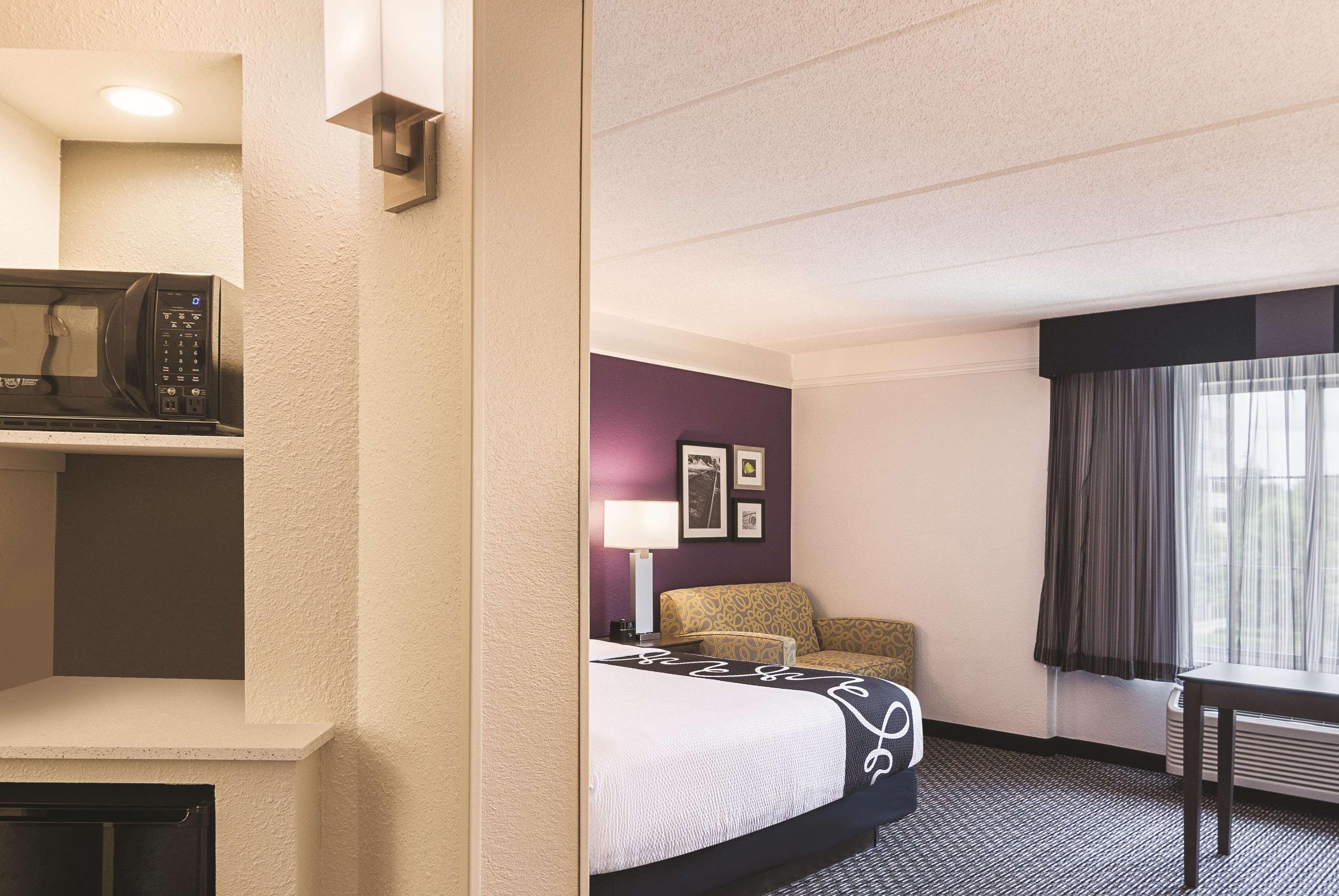 La Quinta By Wyndham Atlanta Perimeter Medical Hotel Sandy Springs Exterior photo