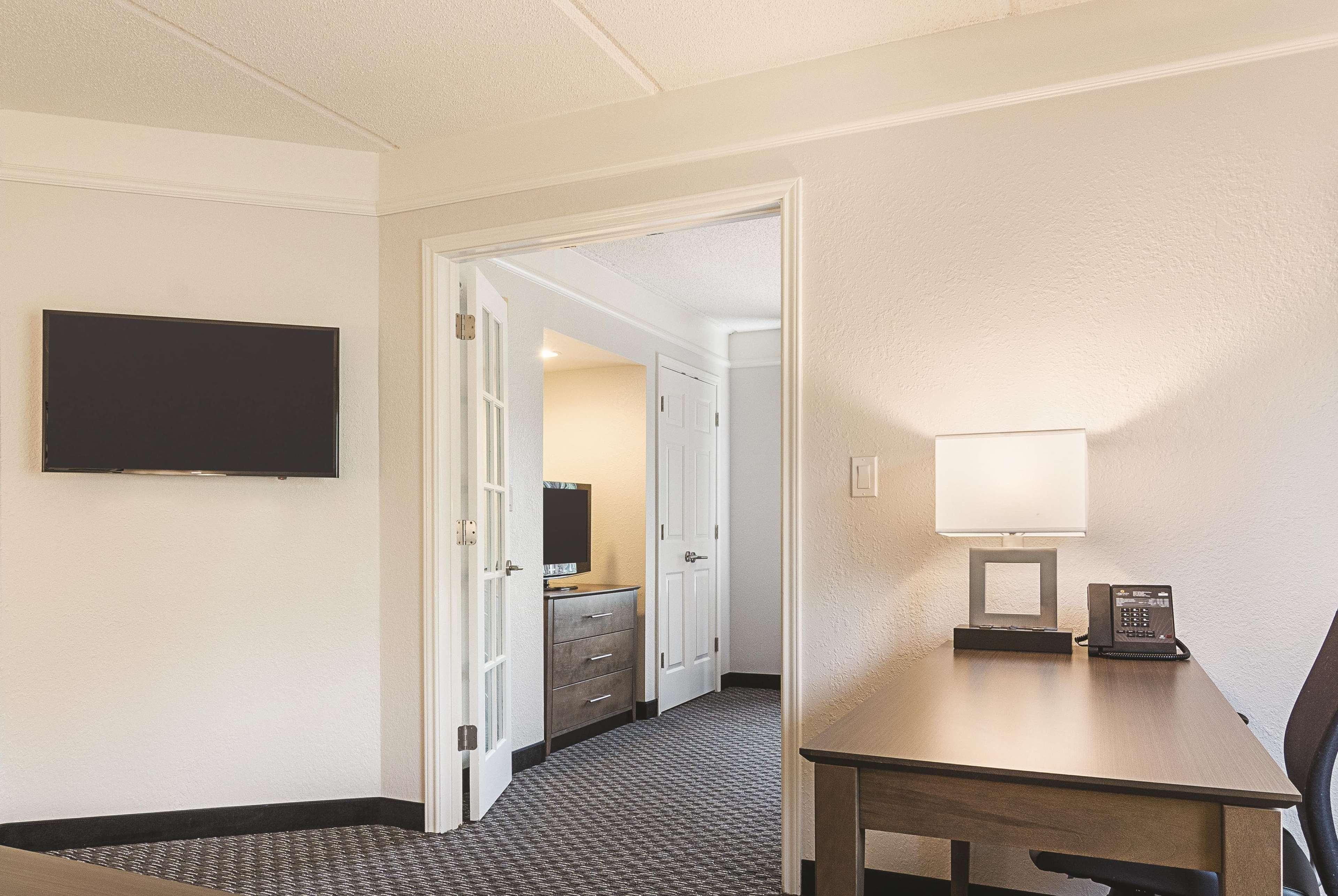 La Quinta By Wyndham Atlanta Perimeter Medical Hotel Sandy Springs Exterior photo