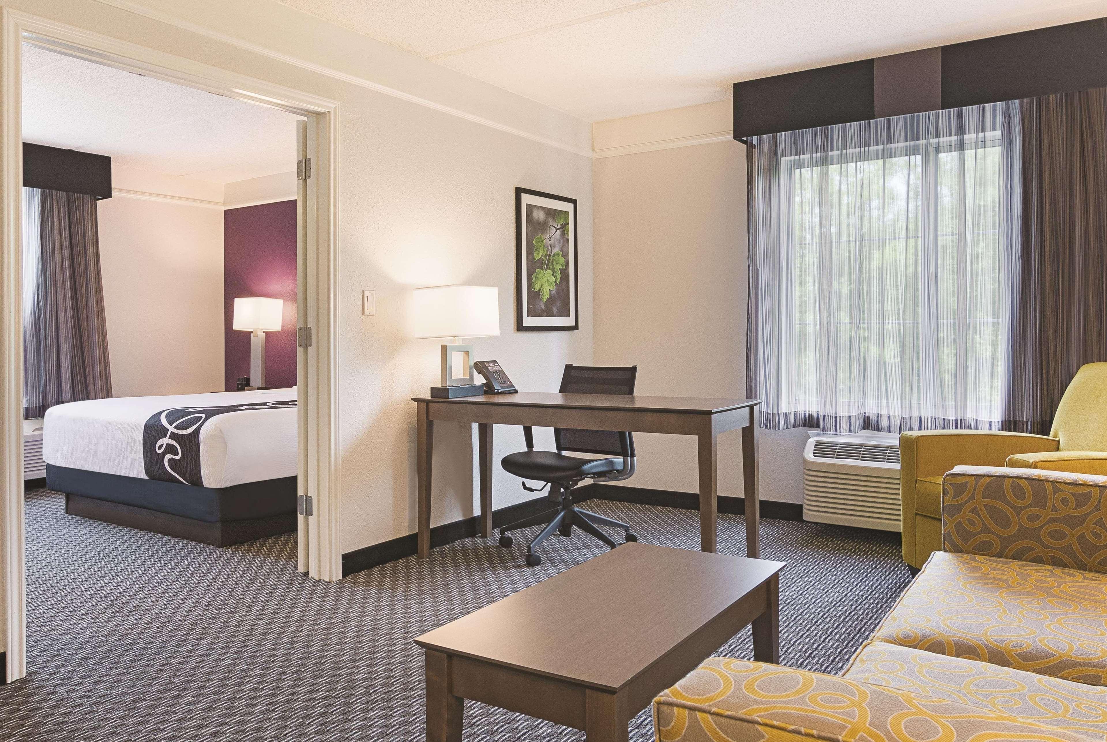 La Quinta By Wyndham Atlanta Perimeter Medical Hotel Sandy Springs Exterior photo