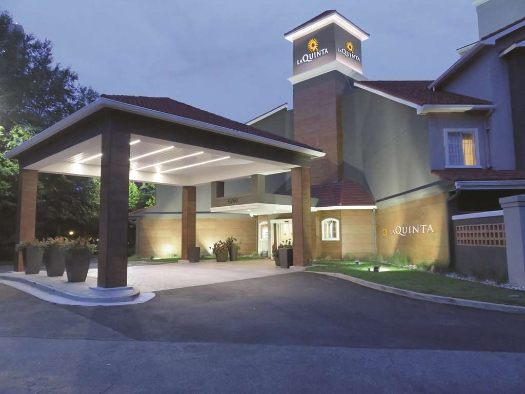 La Quinta By Wyndham Atlanta Perimeter Medical Hotel Exterior photo